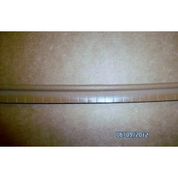 Light brown guitar cabinet piping